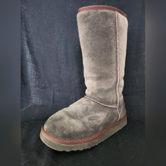 UGG Australia Classic Tall Brown Sheep Skin Wool Lined Boots 5815 Women’s 7 EUC - Picture 2 of 12